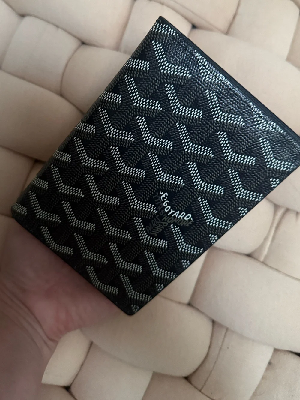 Goyard Black and White Card or Passport Holder with Chevron Goyardine Pattern